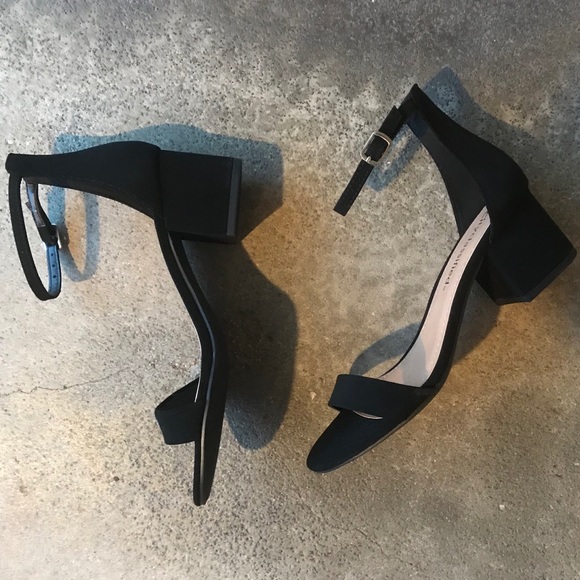 Best Seller Weekend Basic Black low heel ankle strap sandal Nu Shuz Key West - Picture 6 of 8